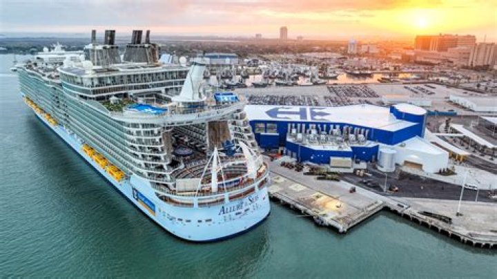 Where do cruise ships dock in Le Havre?