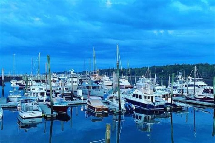 Where should I stay in Southwest Harbor Maine?