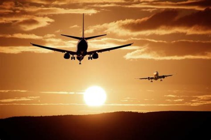 Which airlines fly direct to Belize?