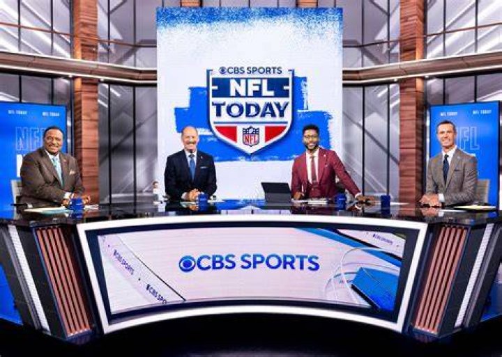 Who are the commentators for today's Nascar race?