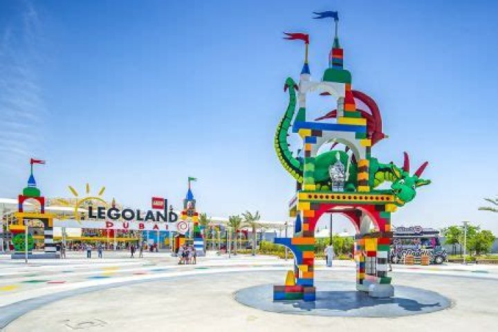 Who built Legoland Dubai?