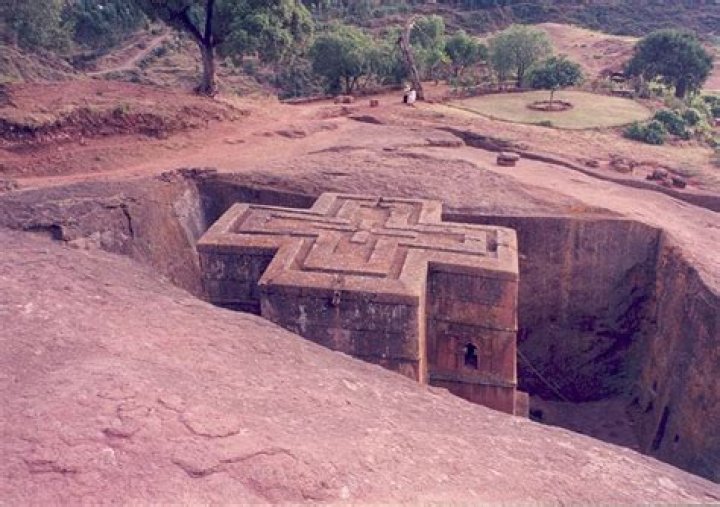 Who built the Lalibela churches?