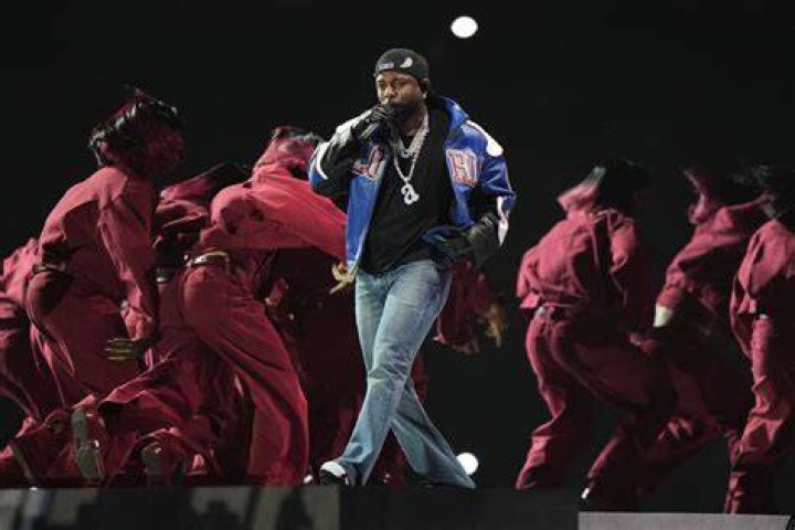 Who did the 2014 Super Bowl halftime?