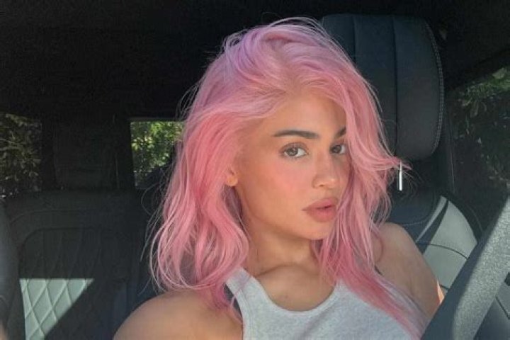 Who does Kylie Jenner's hair?