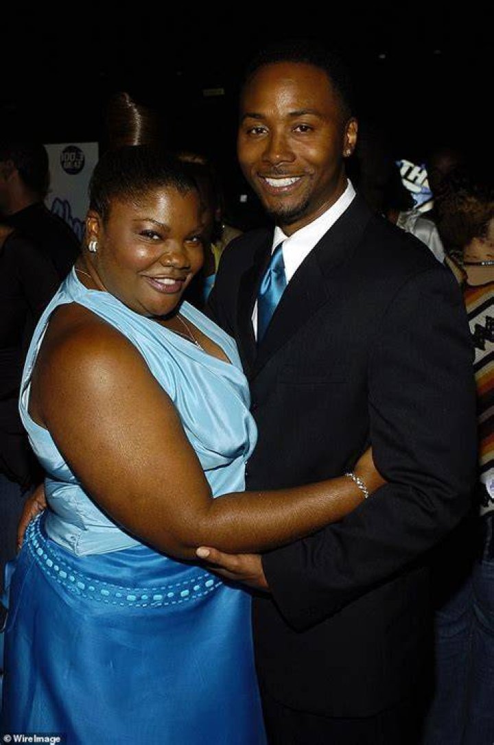 Who is Monique married to?