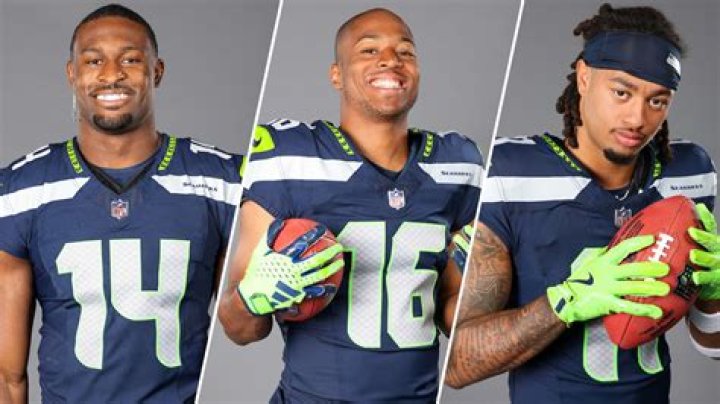 Who is Seattle's starting tight end?