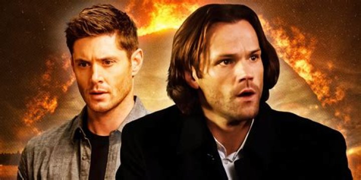 Who plays Sam's girlfriend in the first episode of Supernatural?