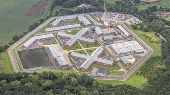 Why did Holmesburg Prison close?