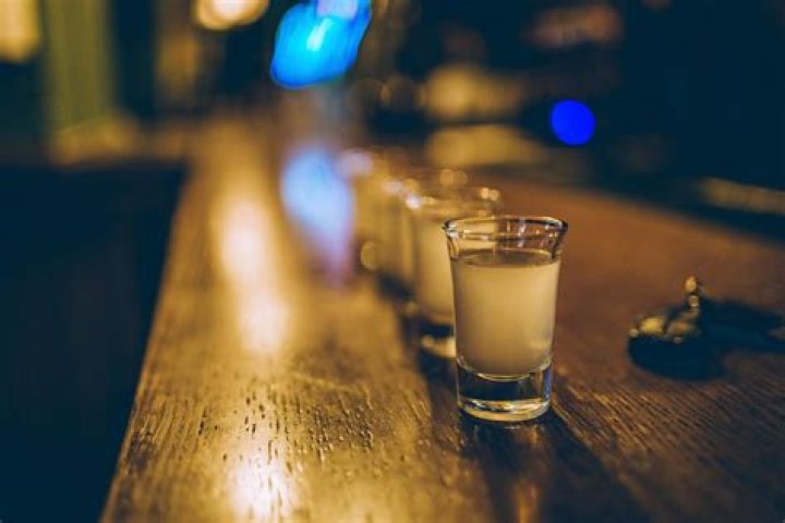 Wie kommt es zu einer Vergiftung durch Methanol?